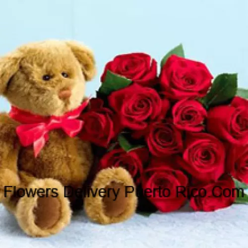 一束11朵红玫瑰花，搭配当季花材和一只可爱的棕色泰迪熊