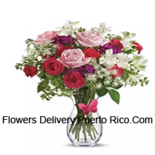 Rosas vermelhas, rosas cor-de-rosa, cravos vermelhos e outras flores variadas com enchimentos em um vaso de vidro - 25 hastes e enchimentos
