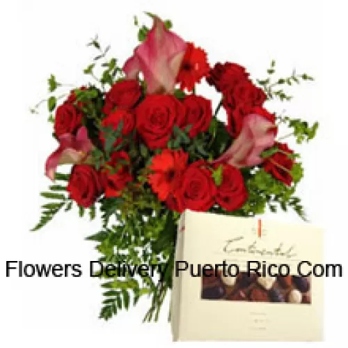 Gerbera roșie și trandafiri roșii într-un vas împreună cu o cutie de ciocolată