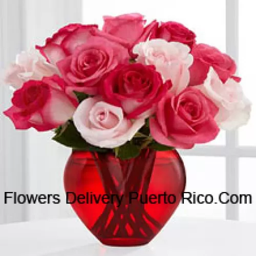 8 темно-розовых роз с 5 светло-розовыми розами в стеклянной вазе